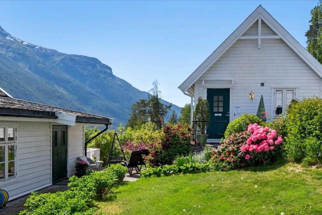 Villa Nydelig Lite Hus Med Egen Vedfyrt Baksteovn. Kaupanger Exterior foto